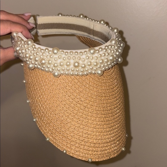 Elegant Pearl-Embellished Tan Visor - Picture 4 of 4